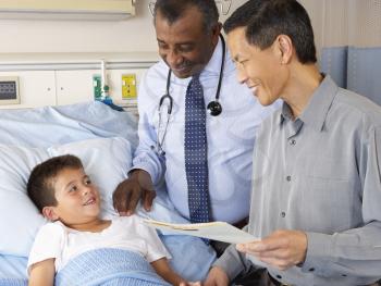 Doctors Visiting Child Patient On Ward