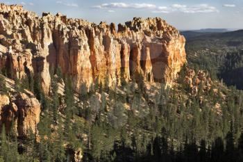  Abrupt breakage in Bryce canyon in state of Utah in the USA