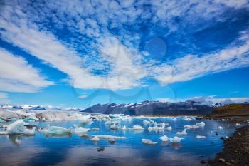 Beautiful summer morning in the ocean bay with ice floes. Ice lagoon in Iceland