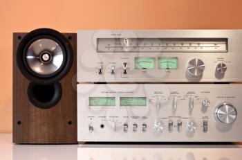 Stereo hifi system with amplifier, radio tuner and loudspeakers
