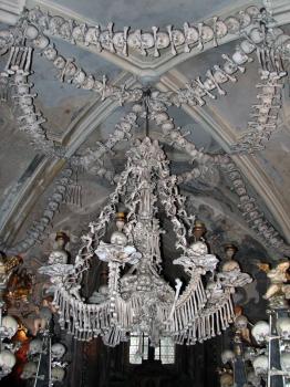 ?handelier made of human bones in Sedlec Ossuary