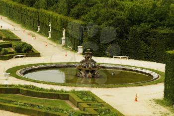 Fountain in a formal garden, Chateau de Versailles, Versailles, Paris, France