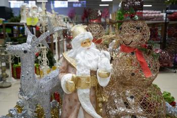 Sale of large figures of santa claus, snowman and deer in the decor store