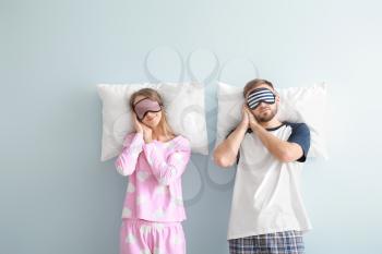 Sleeping young couple on color background�