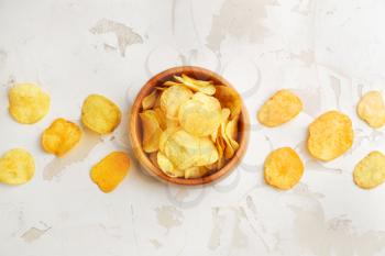Bowl with tasty potato chips on table�