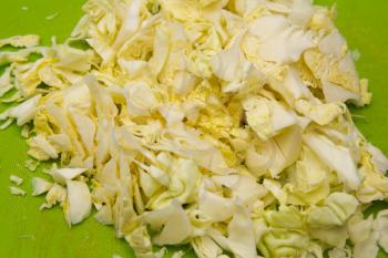 Slicing Chinese cabbage 