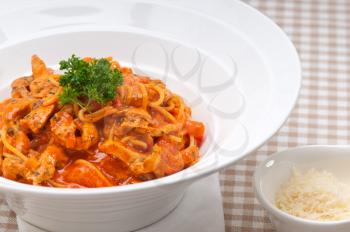 Italian spaghetti pasta with tomato and chicken sauce