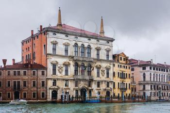 travel to Italy - wet palaces in Venice in autumn rain