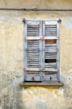 window  varese palaces italy lonate ceppino    abstract      wood venetian blind in the concrete  brick