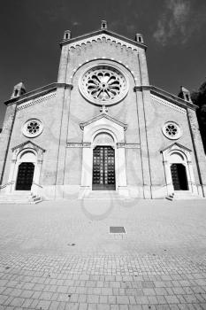 building old architecture in italy europe milan religion      and sunlight