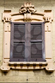 window  varese palaces italy azzate     abstract      wood venetian blind in the concrete  brick