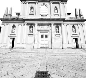 column old architecture     in italy europe milan     religion and sunlight