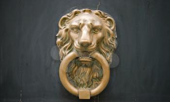 Closeup photo of a bronze door knob Lion head
