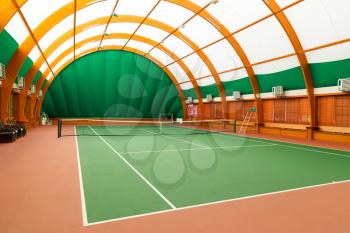  Luxurious tennis court under the canopy