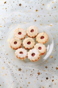 Jam shortbread cookies powdered with icing sugar