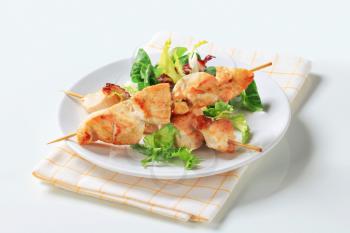 Chicken skewers with spring salad