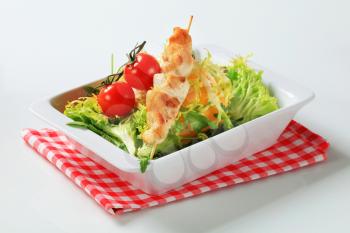Spring salad with chicken skewer