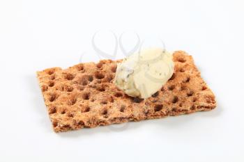 Whole grain crisp bread with cream cheese mousse