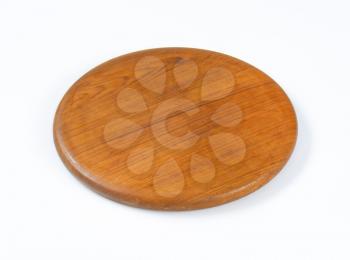 smooth round wood cutting board