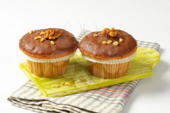 Nut muffins with chocolate glaze