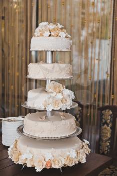 A large wedding cake in four floor.