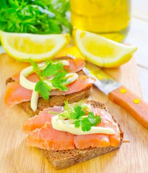 bread with salmon