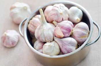 garlic in metal bowl on the table
