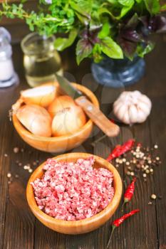 minced meat in bowl and on a table