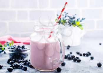 blueberry smoothie with fresh berries and yogurt