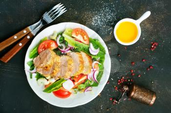 baked chicken with salad, chicken and vegetables, diet food, stock photo