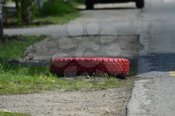 Red tread wheels on the side of the road. Wheel Using a delimiter.