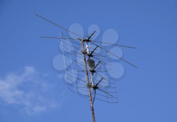 All-wave inphase antenna lattice. The television antenna for reception of radio TV of a signal.