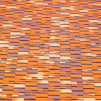 Roof from multi-colored bituminous shingles. Patterned bitumen shingles