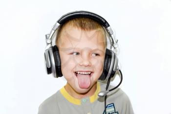 The boy in the music headphones with a microphone is sucked out and rejoices