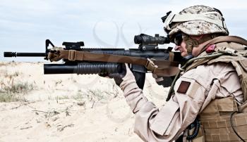 US marine in the desert through the military operation