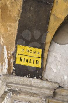 Royalty Free Photo of a Sign With an Arrow Pointing to Rialto in Venice, Italy