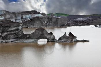 Mirror Lake, formed as a result of thawing of a glacier Vatnajökull glacier spurs. Iceland in July. Skaftafell National Park