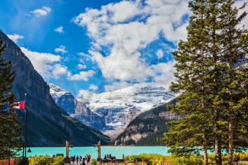  Banff National Park, Rocky Mountains, Canada. The picturesque promenade at Lake Louise. The emerald waters of the lake surrounded by mountains, glaciers and pine forests