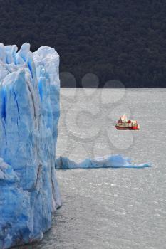  Excursion on the tourist boat.  Colossal Perito Moreno glacier in Lake Argentino. Los Glaciares National Park in Argentina