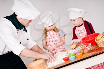 Chef teaches children to knead the dough