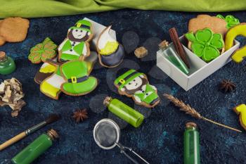 Gingerbreads cookies for Patrick's day on dark background