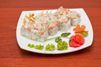 Roll with cream cheese sauce and salmon fish 