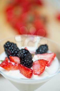 souffle from yogurt with strawberry and blackberry