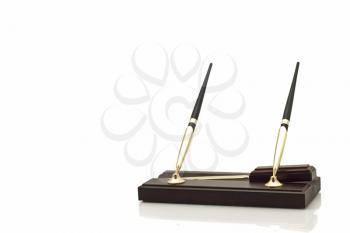 Kit for for signing contracts - Two beautiful pens on red wooden stand