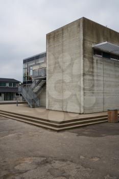 A modern grey and dirty school building