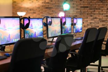 Table with computers for video games tournament�