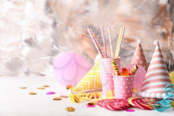 Birthday party items with candies on table�
