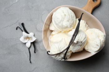 Bowl with tasty vanilla ice-cream on table�
