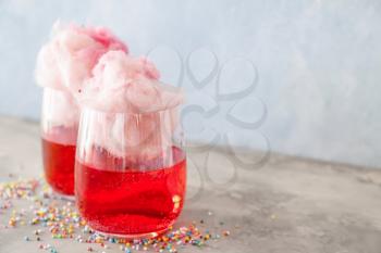 Glasses with tasty cotton candy cocktail on grunge table�