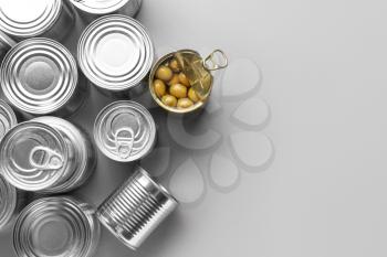 Tin cans with food on grey background�